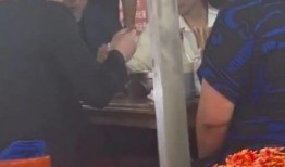 路边摊小吃帅哥吃瓜视频,趣味横生瞬间走红网络