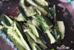 阿姨吃瓜凉拌视频,夏日清爽美食分享