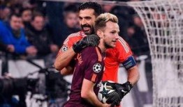 黑皮足球帅哥吃瓜视频,揭秘球场外趣味生活