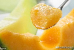 新疆吐鲁番吃哈密瓜视频,甜蜜滋味尽在眼前