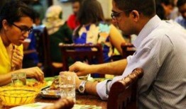 印度一家人吃瓜视频,传统美食与欢乐时光