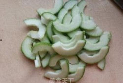 吃酥瓜要削皮吗视频教程,轻松制作美味佳肴