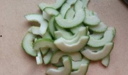 吃酥瓜要削皮吗视频教程,轻松制作美味佳肴