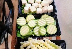吃小瓜自助火锅好吃吗视频,美味诱惑，食客好评如潮