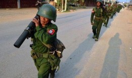 缅甸内战大妈吃瓜视频,大妈围观吃瓜，揭秘战火中的平民生活